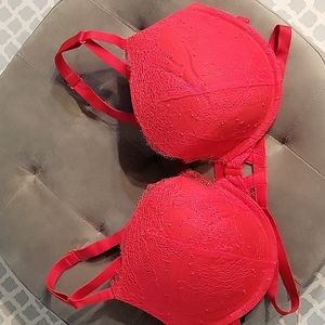 Victoria Secrete 34DD Pushup Bra 🌼